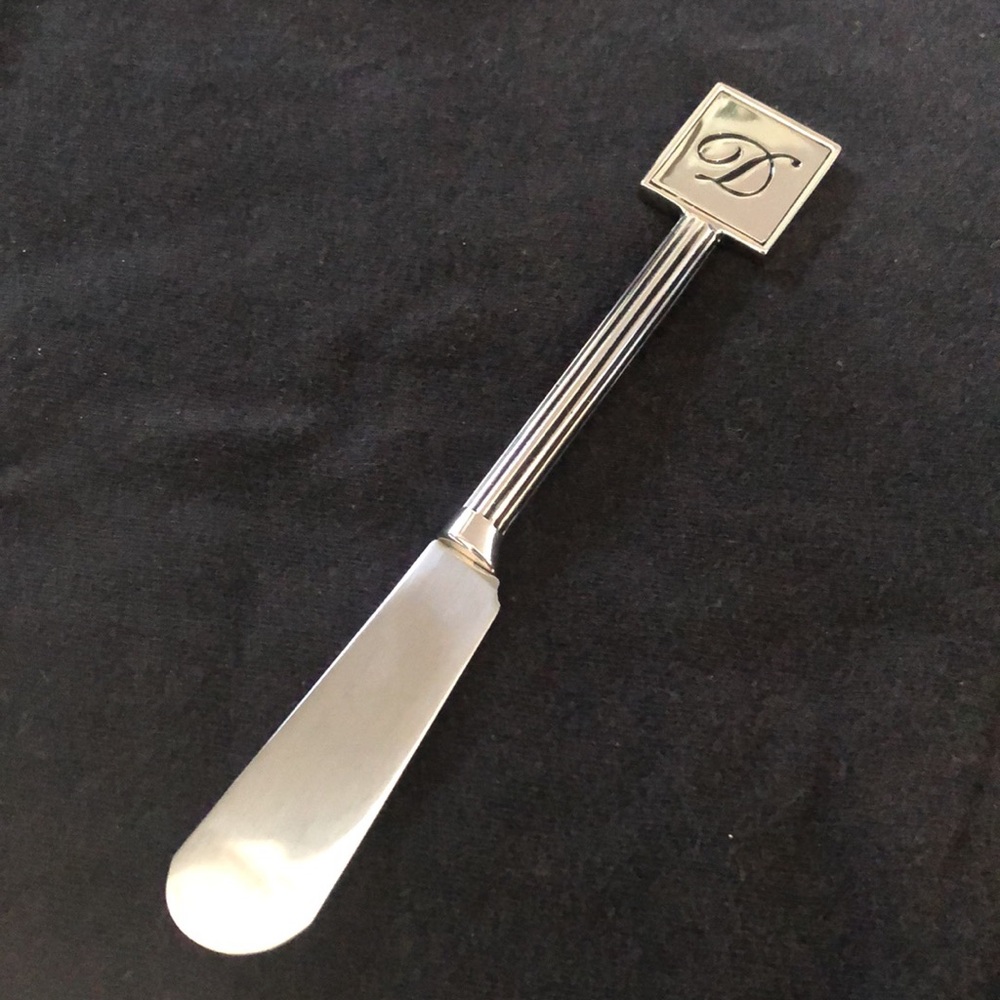 Monogrammed “D” spreader - Picture 4 of 5